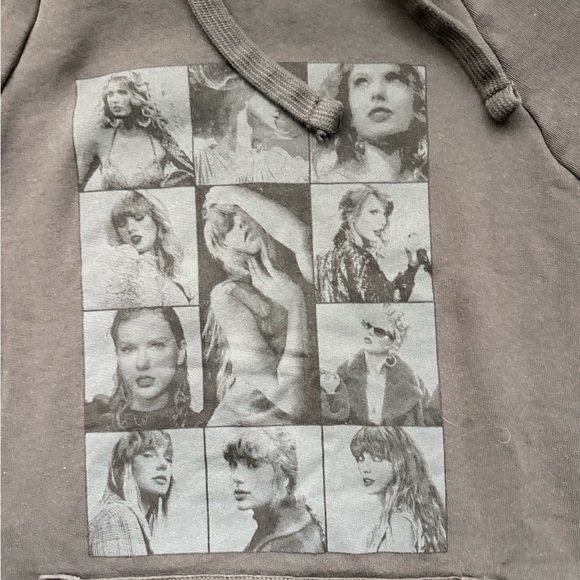 Taylor Swift The Eras Tour Oficial Merch Black Hoodie size Small - Picture 2 of 5